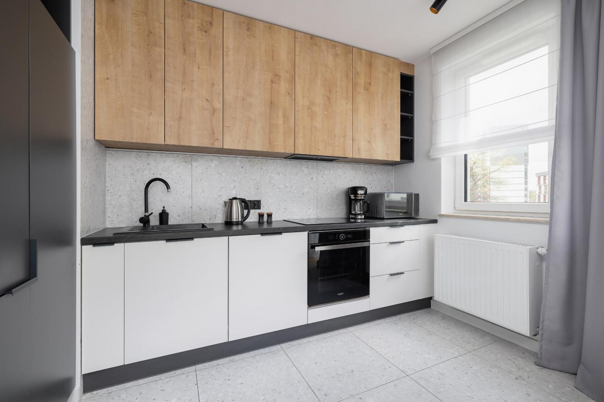 Elegant Apartment In Cracow With Balcony, Parking And Desk By Noclegi Renters Krakow Exterior photo